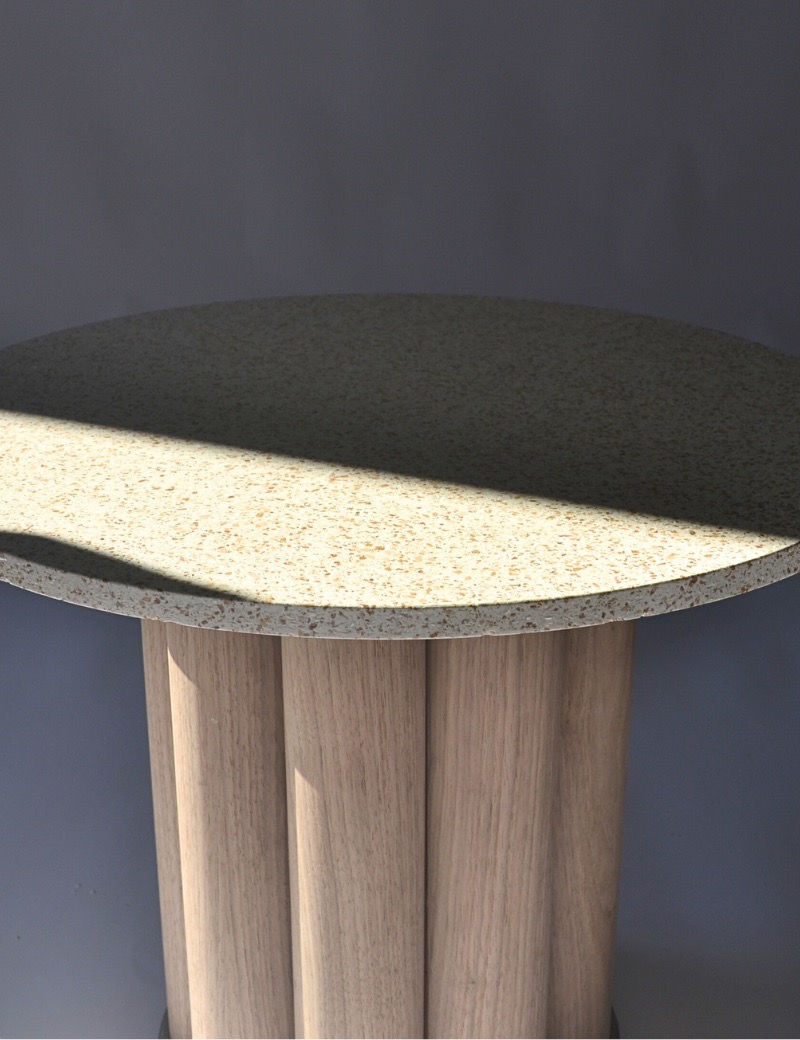 Table Héritage T9 en volants de badminton revalorisés – Image 3