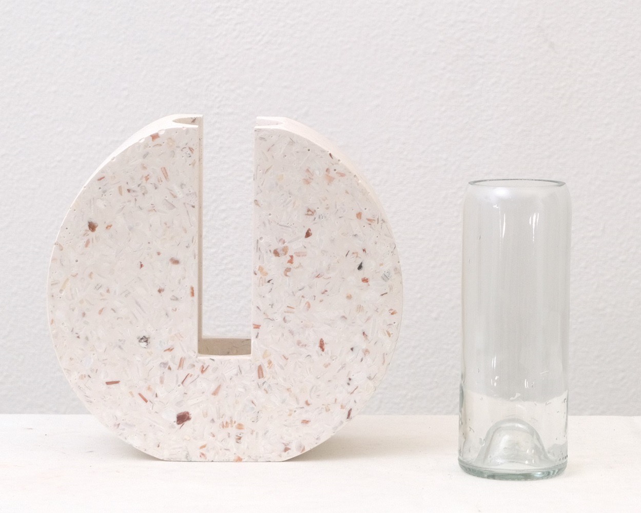 Vase Geom en coquillages valorisés et bouteille de vin upcyclée – Image 4