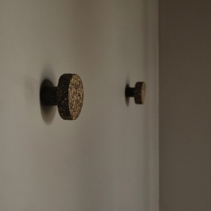 Patère murale en algues recyclées