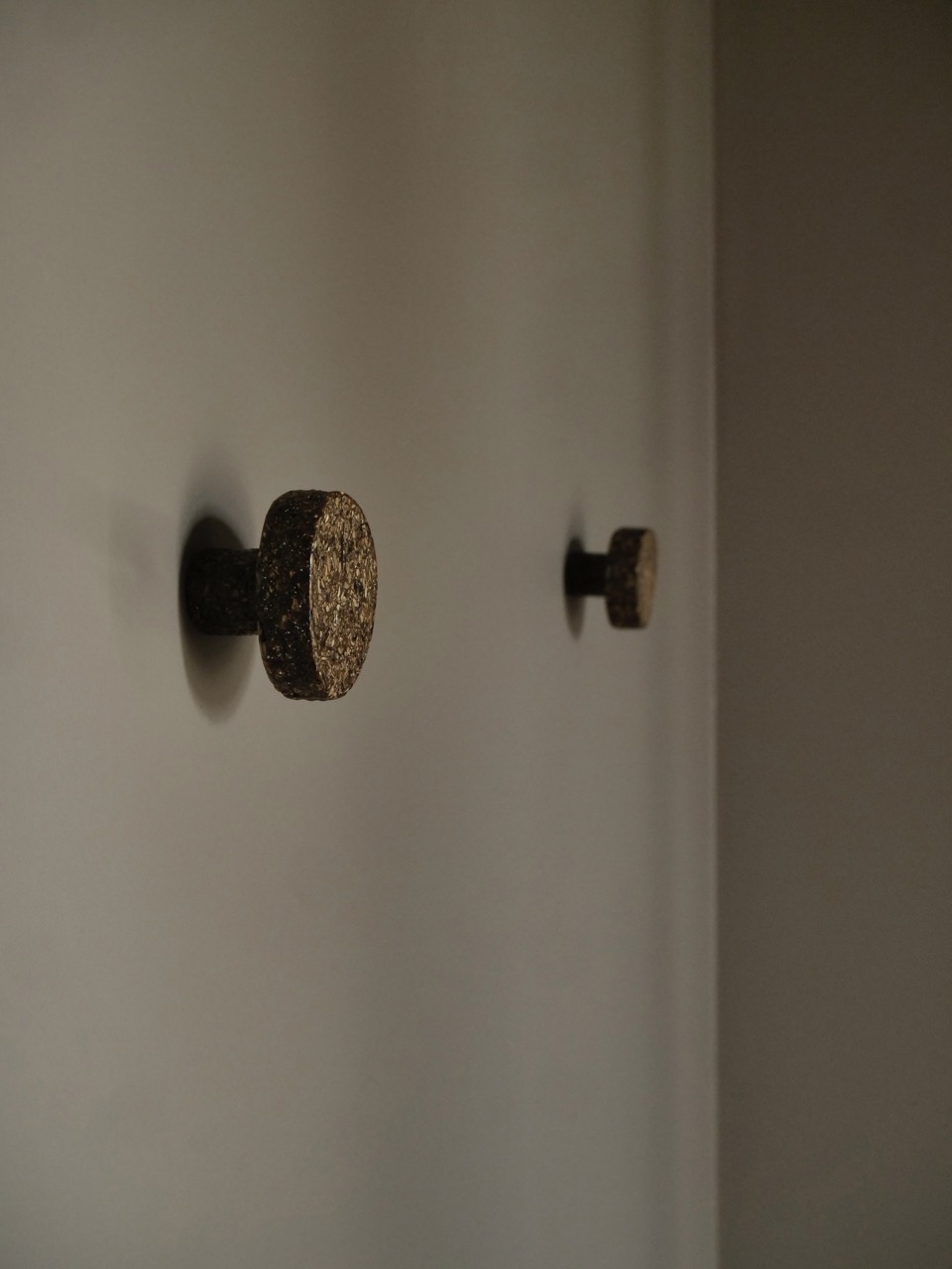 Patère murale en algues recyclées