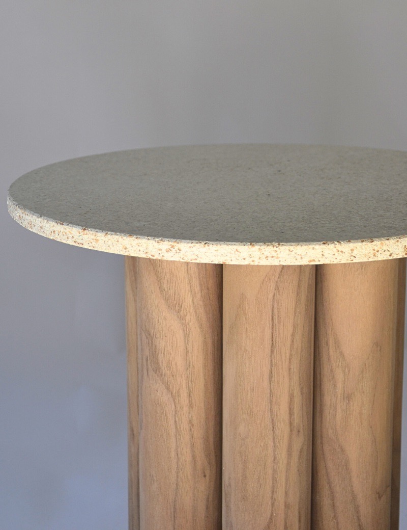 Table Héritage T7 en volants de badminton revalorisés – Image 2